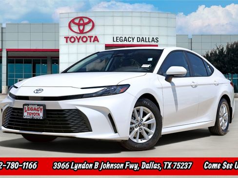 Used 2025 Toyota Camry LE w/ Convenience Package FWD image 1