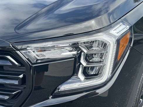 Used 2023 GMC Terrain SLE w/ Driver Convenience Package FWD image 11