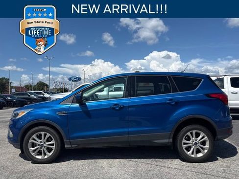 Used 2019 Ford Escape SE FWD image 1