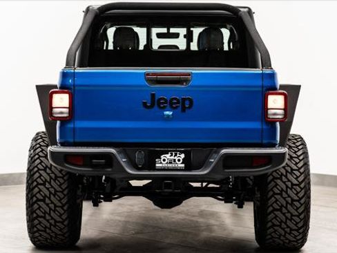 Used 2023 Jeep Gladiator Sport image 9