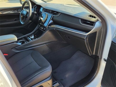 Used 2023 Jeep Grand Cherokee Laredo w/ Luxury Tech Group I image 15