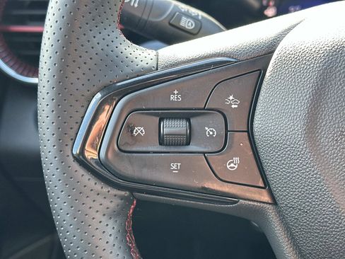 Certified 2025 Chevrolet Trax RS w/ Sunroof Package image 21