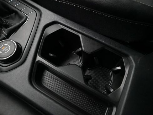 Used 2022 Volkswagen Taos SE image 16