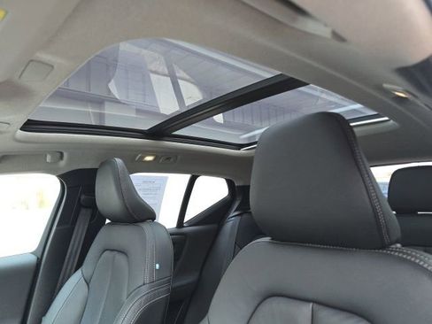 Certified 2024 Volvo XC40 B5 Plus w/ Climate Package image 27