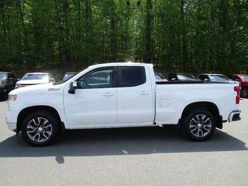 Used 2024 Chevrolet Silverado 1500 LT AWD/4WD image 8