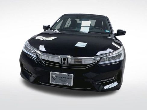 Used 2017 Honda Accord Touring image 3