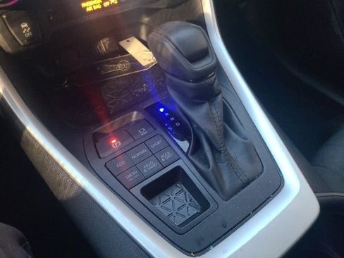 Used 2022 Toyota RAV4 XLE image 26