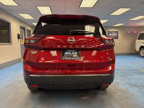 Used 2025 Nissan Rogue SV image 7