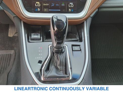 Certified 2022 Subaru Outback Touring AWD/4WD image 17