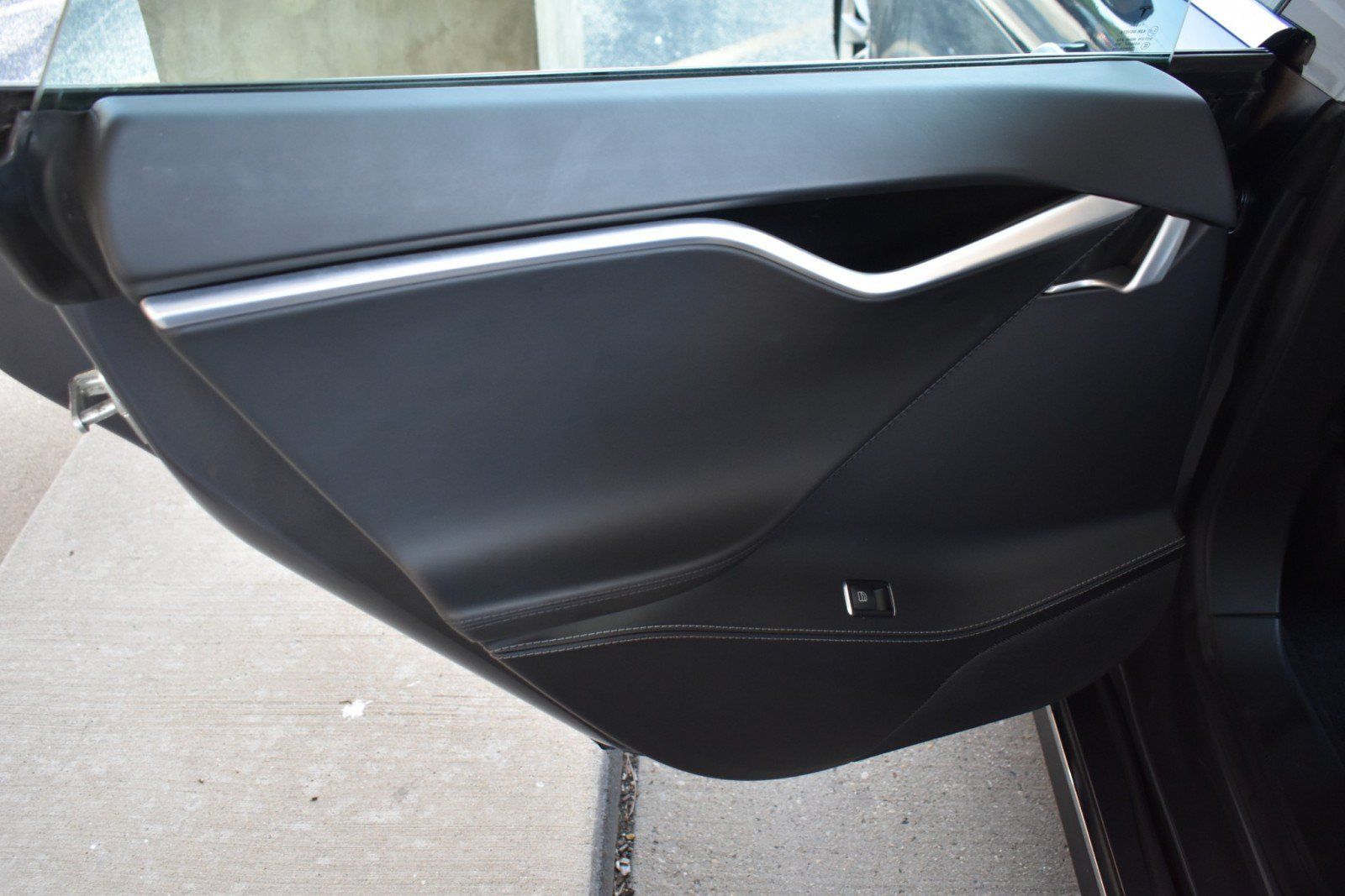 Used 2016 Tesla Model S AWD image 31