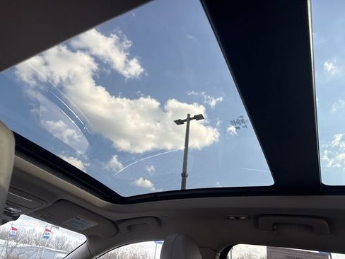 Used 2025 Lincoln Corsair Grand Touring w/ Equipment Group 302A image 18