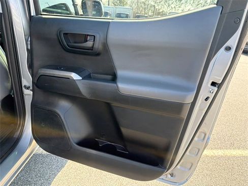 Used 2016 Toyota Tacoma SR5 w/ SR5 Appearance Package (SN) image 16