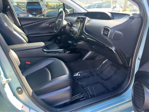 Used 2022 Toyota Prius XLE w/ Advanced Technology Package image 19