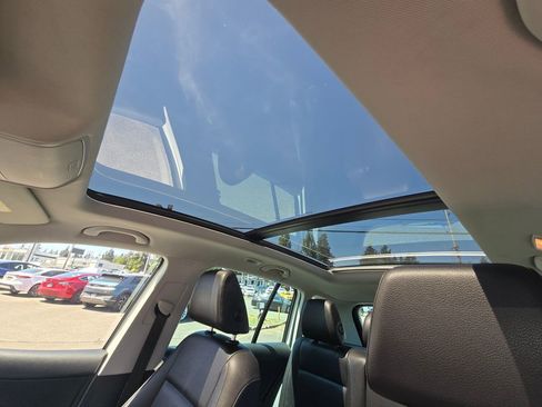 Used 2015 Volkswagen Tiguan SEL AWD/4WD image 23