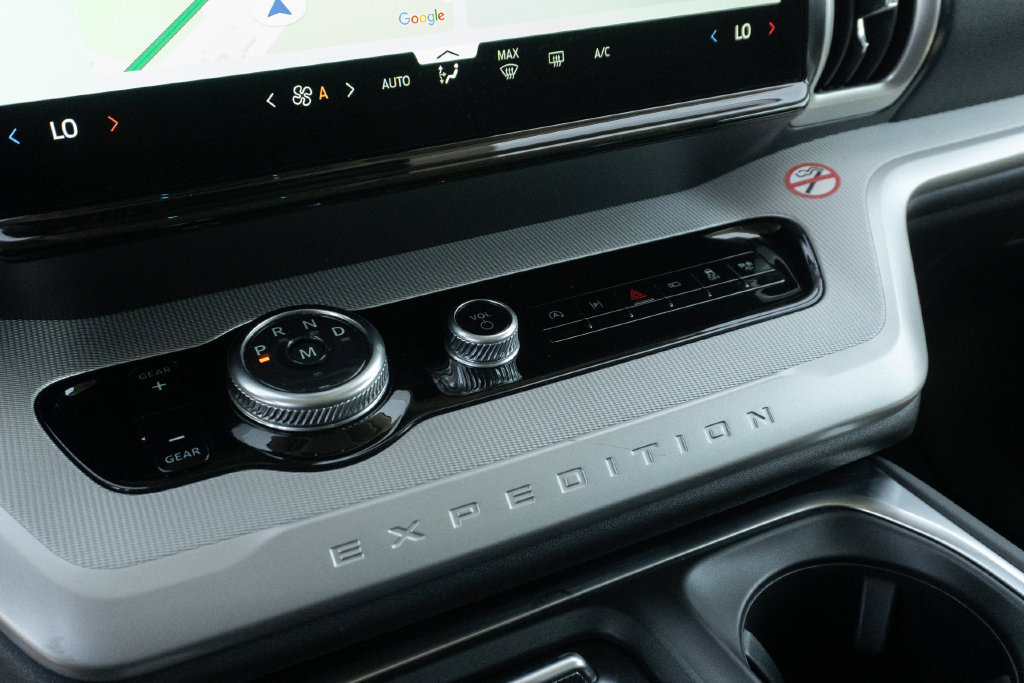 Used 2025 Ford Expedition Active RWD image 33