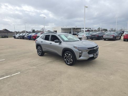 Used 2025 Chevrolet Trax RS w/ Driver Confidence Package image 7