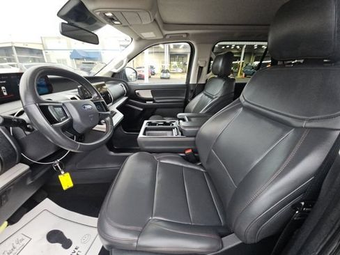 Used 2025 Ford Expedition Active AWD/4WD image 13
