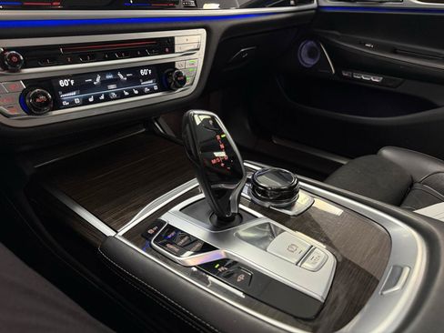 Used 2018 BMW 750i RWD image 28