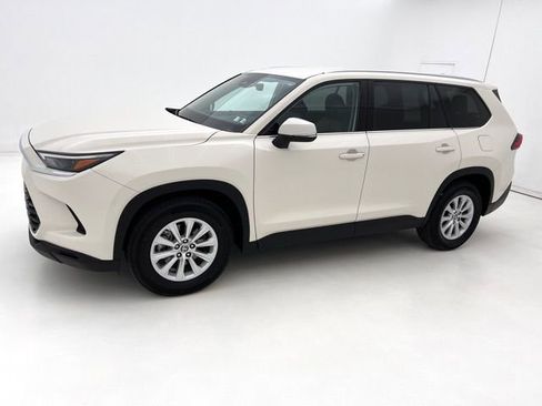 Used 2024 Toyota Grand Highlander AWD image 5