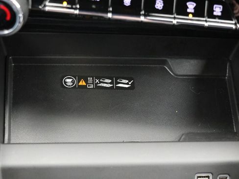 Used 2025 Chevrolet Suburban Z71 image 25