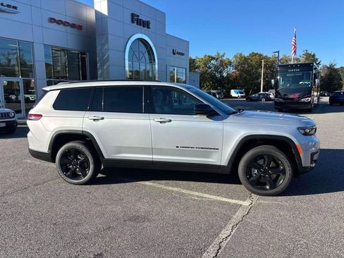 New 2025 Jeep Grand Cherokee L Altitude image 2