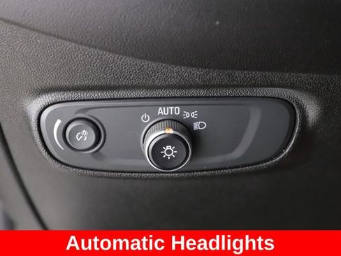 Used 2021 Chevrolet Equinox LT FWD image 19