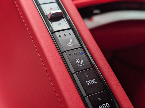 Used 2023 Chevrolet Corvette Stingray Premium Conv w/ Z51 Performance Package RWD image 28