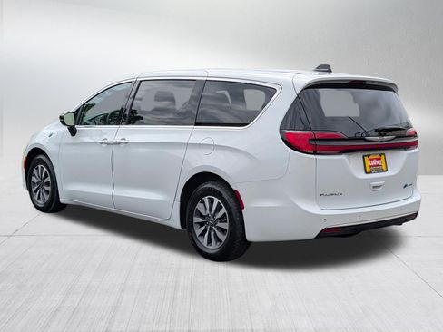 Used 2024 Chrysler Pacifica Limited FWD image 5