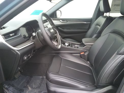 New 2026 Jeep Grand Cherokee Limited w/ Trailer Tow Package AWD/4WD image 11