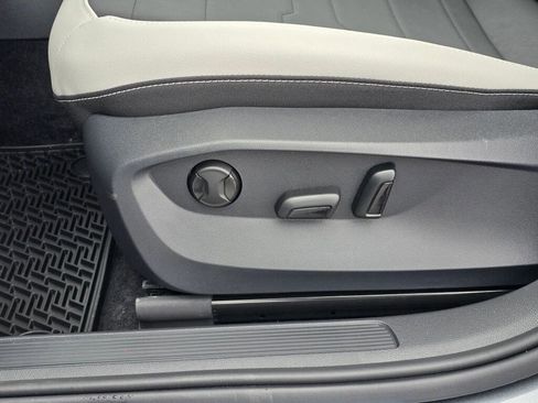 New 2026 Volkswagen Taos SE AWD/4WD image 21
