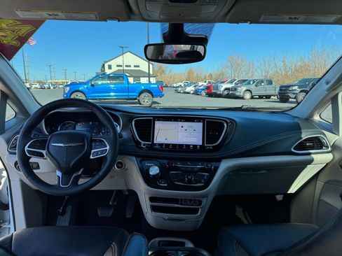 Used 2024 Chrysler Pacifica Select 4dr Mini Van image 35