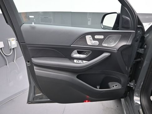 Used 2026 Mercedes-Benz GLS 450 4MATIC image 5