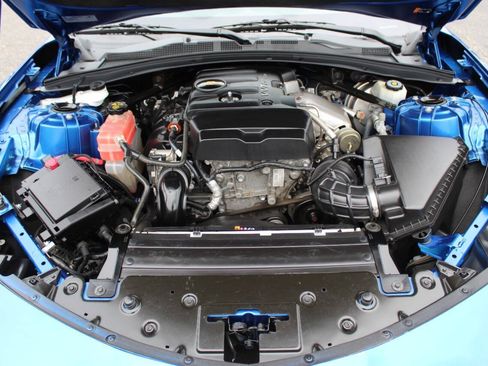 Used 2018 Chevrolet Camaro LT RWD image 7