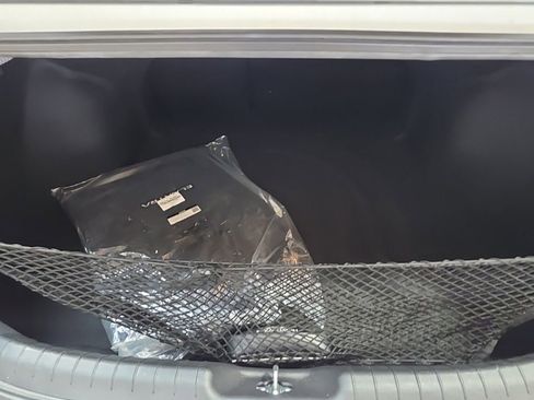 Used 2025 Hyundai Elantra SEL FWD image 13