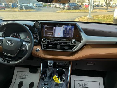 Used 2022 Toyota Highlander Platinum image 27