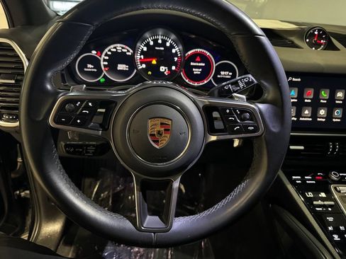 Used 2023 Porsche Cayenne AWD/4WD image 16