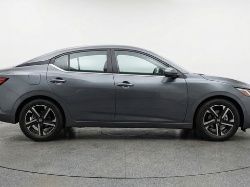 Used 2025 Nissan Sentra SV FWD image 11
