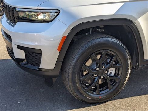 New 2025 Jeep Grand Cherokee L Altitude image 8