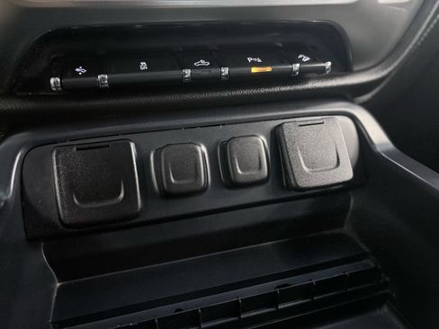 Used 2017 Chevrolet Silverado 1500 LTZ Z71 w/ LTZ Plus Package AWD/4WD image 28