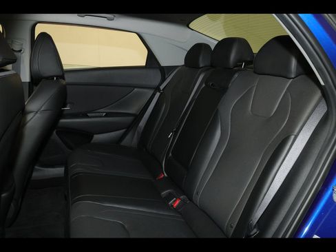 Used 2023 Hyundai Elantra Limited FWD image 29