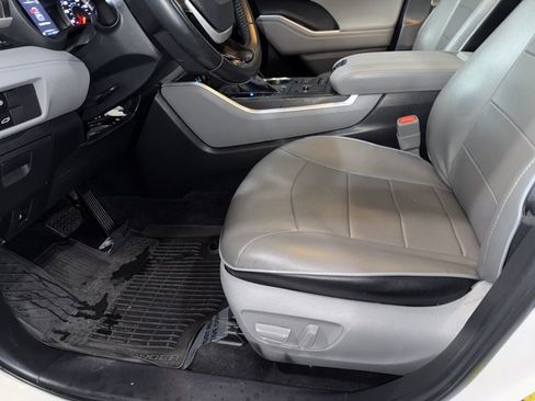 Used 2022 Toyota Highlander LE image 13