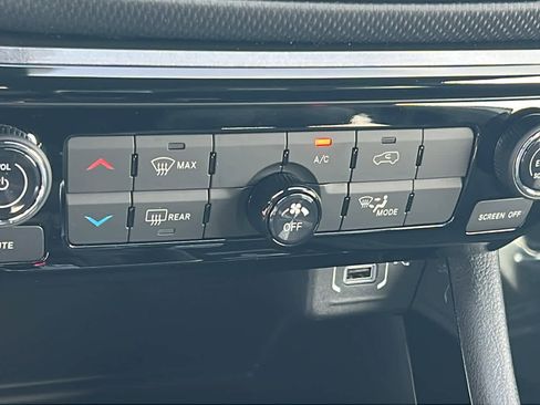 New 2026 Jeep Compass Latitude image 14