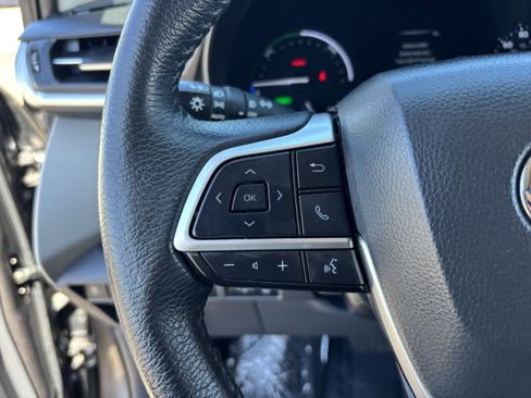 Used 2023 Toyota Sienna XLE FWD image 27