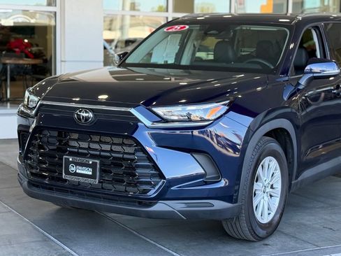 Used 2025 Toyota Grand Highlander FWD image 3