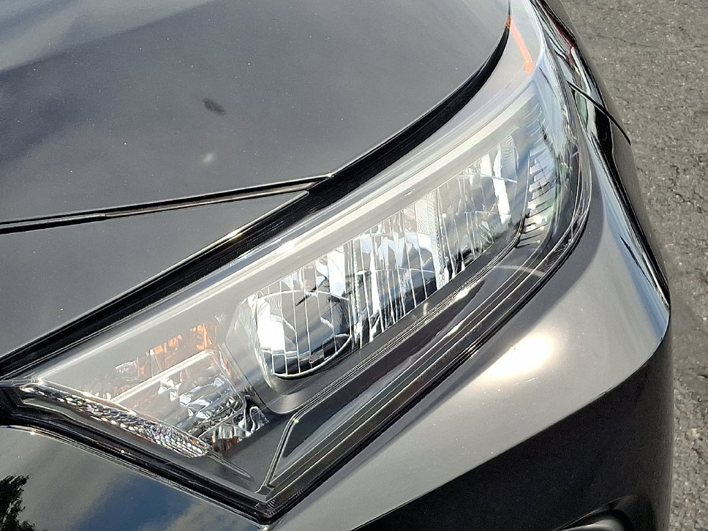 Used 2022 Toyota RAV4 LE AWD/4WD image 9