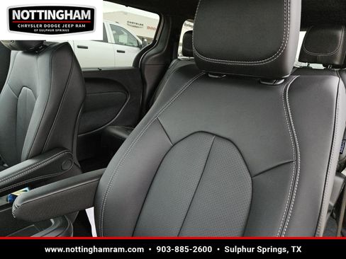 New 2026 Chrysler Pacifica Select image 19