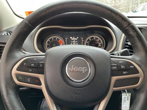 Used 2017 Jeep Cherokee Latitude w/ True North Edition image 17