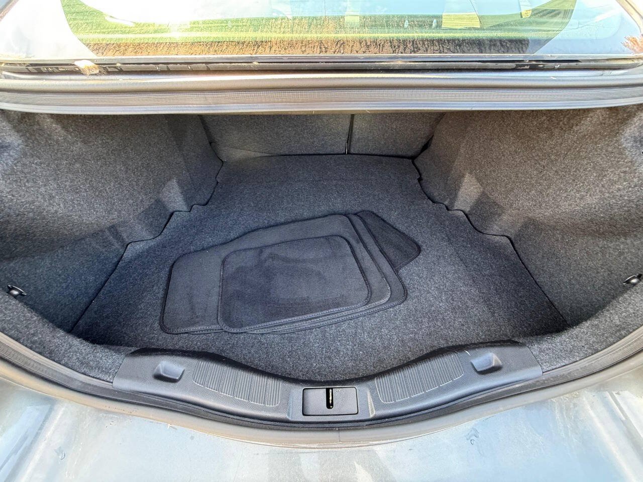 Used 2020 Ford Fusion SE FWD image 15