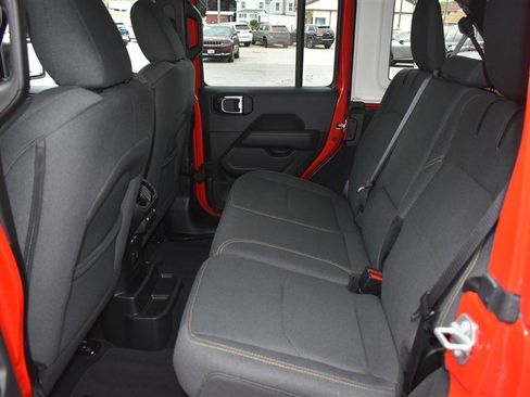 Used 2025 Jeep Wrangler Unlimited Sahara w/ Safety Group AWD/4WD image 22