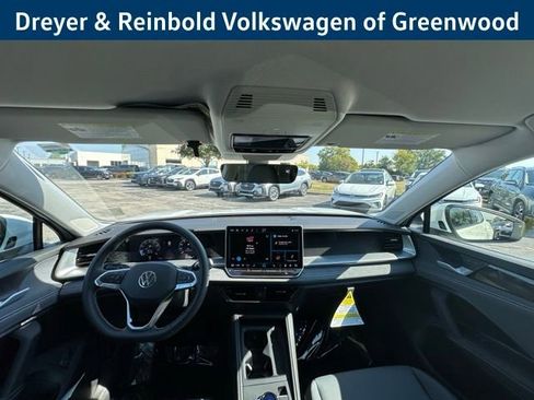 New 2025 Volkswagen Tiguan SE image 24